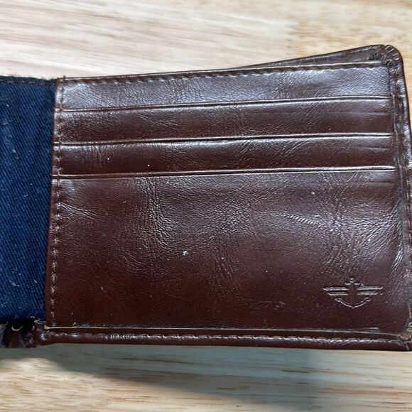 Brown Dockers Leather Wallet - Picture 7 of 8